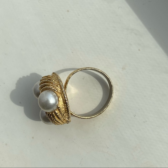 Vintage faux pearls and gold tone etched band ring. Size 7 adjustable. Used. - Picture 3 of 10